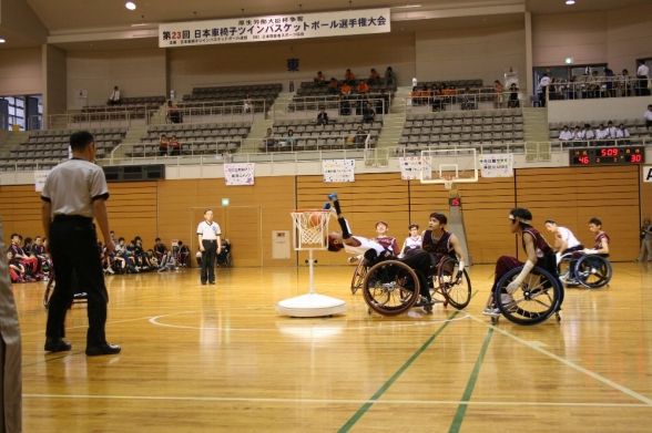 大会ベスト５に選ばれた沖縄フェニックス當間のバックダンク