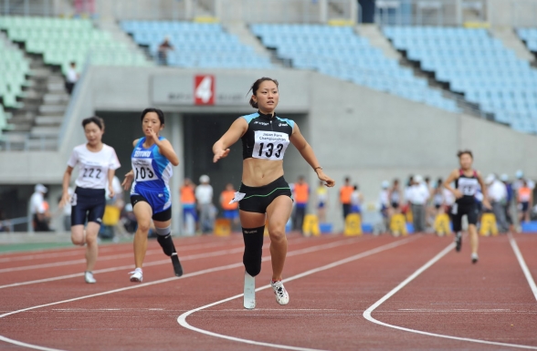 幅跳びで日本新記録をマークした中西麻耶