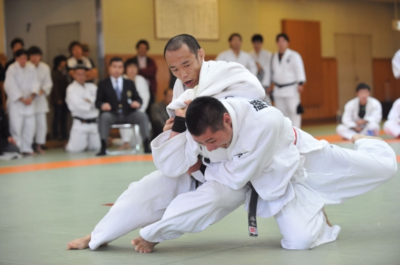 66kg級準決勝、藤本と広瀬の対戦。写真／吉村もと